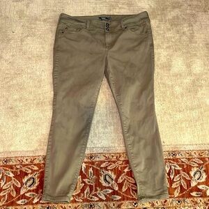 Torrid feel the fit jegging olive green size 18